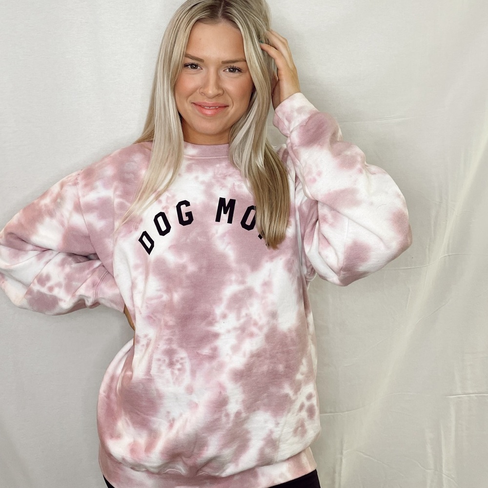 DOG MOM sweater.